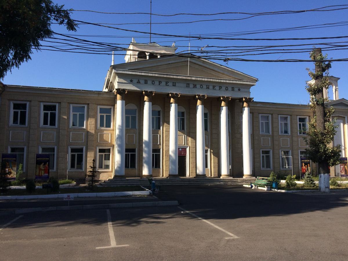 Dos Guesthouse Bishkek Exterior photo